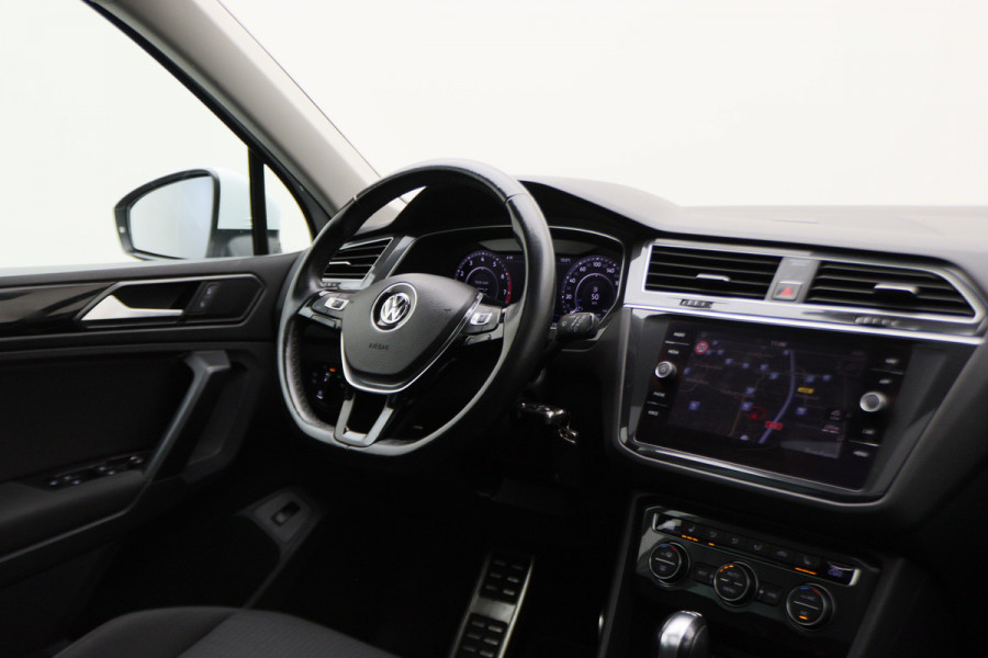 Volkswagen Tiguan 1.4 TSI ACT Comfortline Business R-Line Panoramadak, Virtual Cockpit, Camera, Apple Carplay, LED, 19"