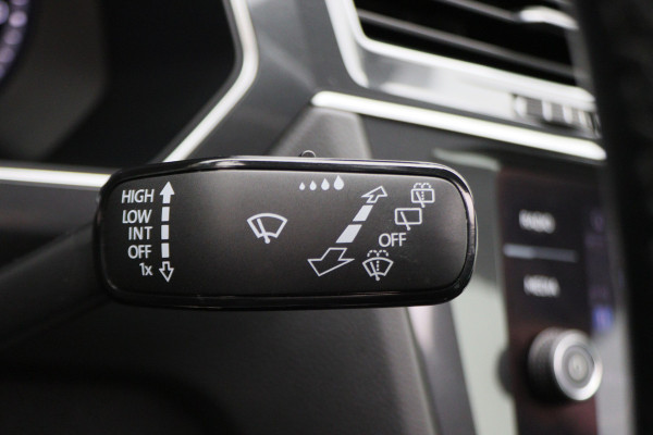 Volkswagen Tiguan 1.4 TSI ACT Comfortline Business R-Line Panoramadak, Virtual Cockpit, Camera, Apple Carplay, LED, 19"