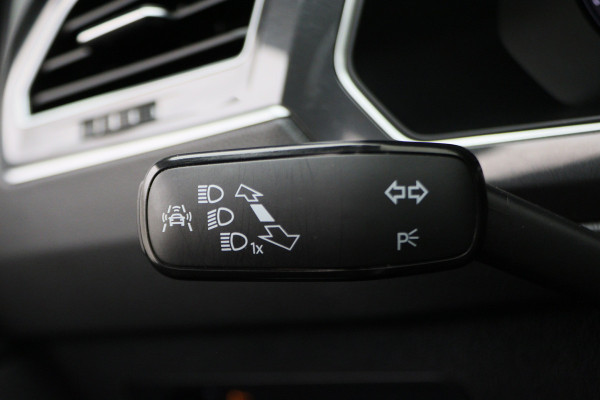 Volkswagen Tiguan 1.4 TSI ACT Comfortline Business R-Line Panoramadak, Virtual Cockpit, Camera, Apple Carplay, LED, 19"