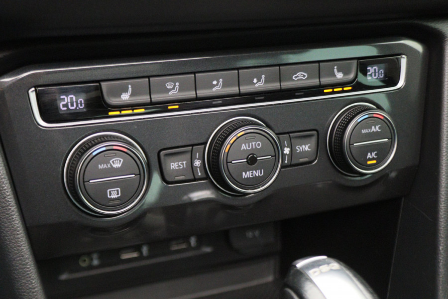 Volkswagen Tiguan 1.4 TSI ACT Comfortline Business R-Line Panoramadak, Virtual Cockpit, Camera, Apple Carplay, LED, 19"