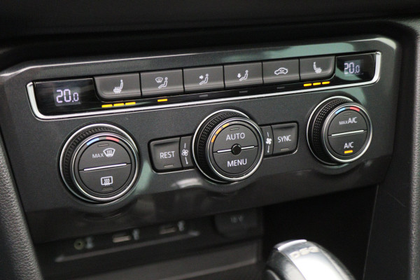 Volkswagen Tiguan 1.4 TSI ACT Comfortline Business R-Line Panoramadak, Virtual Cockpit, Camera, Apple Carplay, LED, 19"