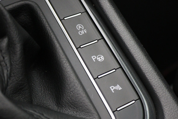 Volkswagen Tiguan 1.4 TSI ACT Comfortline Business R-Line Panoramadak, Virtual Cockpit, Camera, Apple Carplay, LED, 19"