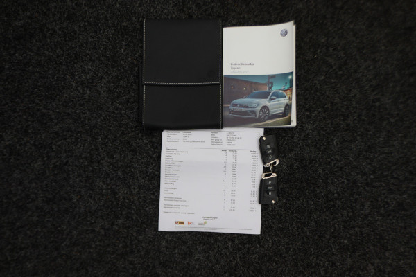 Volkswagen Tiguan 1.4 TSI ACT Comfortline Business R-Line Panoramadak, Virtual Cockpit, Camera, Apple Carplay, LED, 19"
