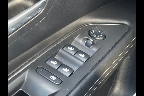 Peugeot 3008 1.6 e-THP GT Line / Pano / Leder / ACTIE