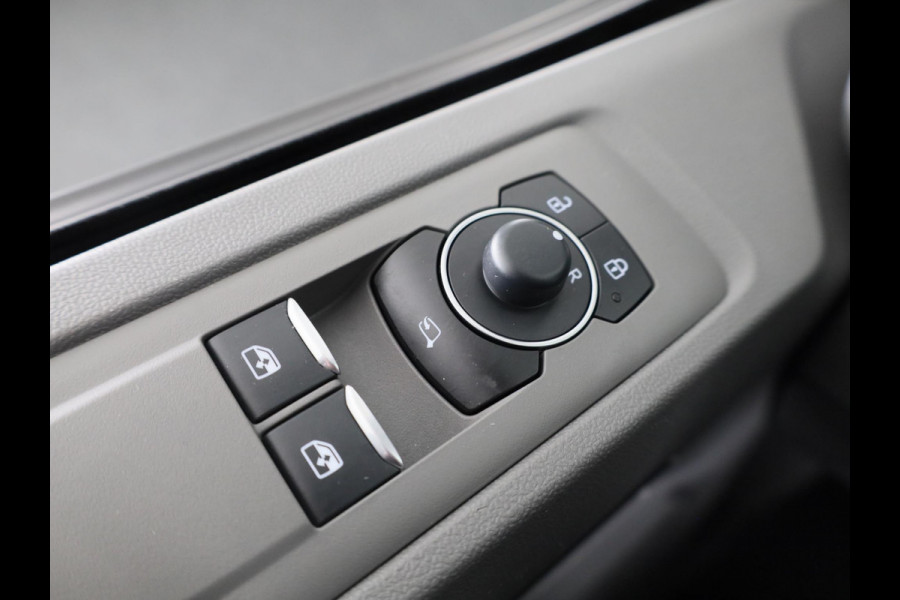 Volkswagen Transporter 2.0 TDI L2H1 30 4MOTION PanAmericana 170Pk Automaat DC Dubbele cabine | Verlangde garantie | Lederen bekleding | Trekhaak | Navigatie |