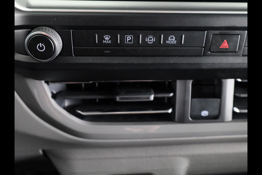 Volkswagen Transporter 2.0 TDI L2H1 30 4MOTION PanAmericana 170Pk Automaat DC Dubbele cabine | Verlangde garantie | Lederen bekleding | Trekhaak | Navigatie |