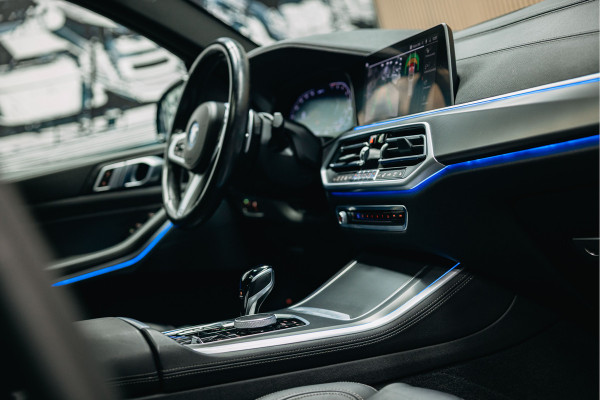 BMW X5 xDrive45e High Executive | Pano | Trekhaak | Luchtvering | M-Stoelen | Stoelverwarming |