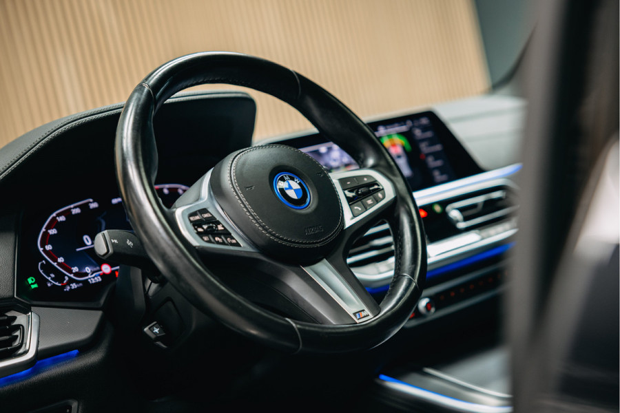 BMW X5 xDrive45e High Executive | Pano | Trekhaak | Luchtvering | M-Stoelen | Stoelverwarming |