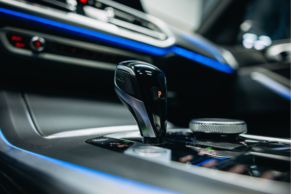 BMW X5 xDrive45e High Executive | Pano | Trekhaak | Luchtvering | M-Stoelen | Stoelverwarming |