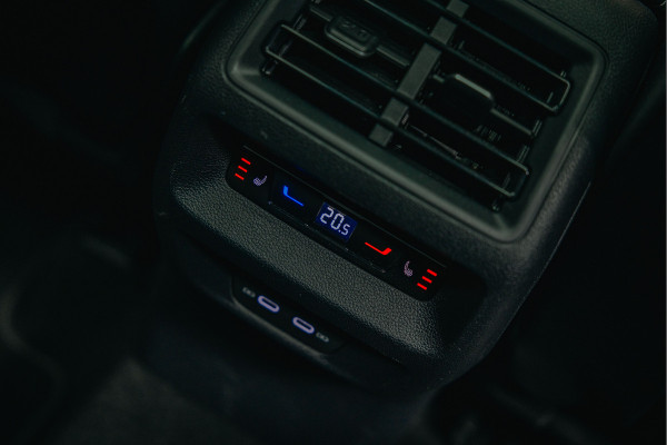 Volkswagen Tiguan 1.5 eTSI R-Line Business | Harman/Kardon | BTW | Pano | Stoelmassage | Trekhaak |