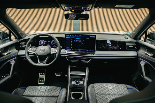 Volkswagen Tiguan 1.5 eTSI R-Line Business | Harman/Kardon | BTW | Pano | Stoelmassage | Trekhaak |