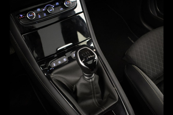 Opel Grandland X 1.2 Turbo Business Executive Sport (PANORAMADAK,APPLE CARPLAY,NAVI,STOEL/STUURVERWARMING,CAMERA,BLACK PACK,PDC)