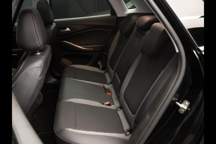 Opel Grandland X 1.2 Turbo Business Executive Sport (PANORAMADAK,APPLE CARPLAY,NAVI,STOEL/STUURVERWARMING,CAMERA,BLACK PACK,PDC)