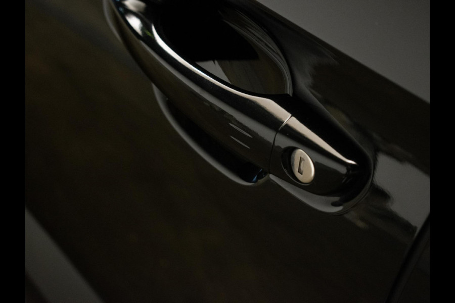 Opel Grandland X 1.2 Turbo Business Executive Sport (PANORAMADAK,APPLE CARPLAY,NAVI,STOEL/STUURVERWARMING,CAMERA,BLACK PACK,PDC)