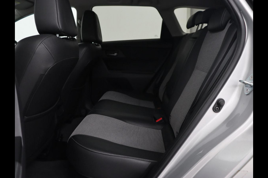 Toyota Auris 1.8 Hybrid Executive | Stoelverwarming | Trekhaak | Leder/Alcantara | Navigatie | Full LED | Park Assist | Climate control | Cruise control | Keyless | Regensensor