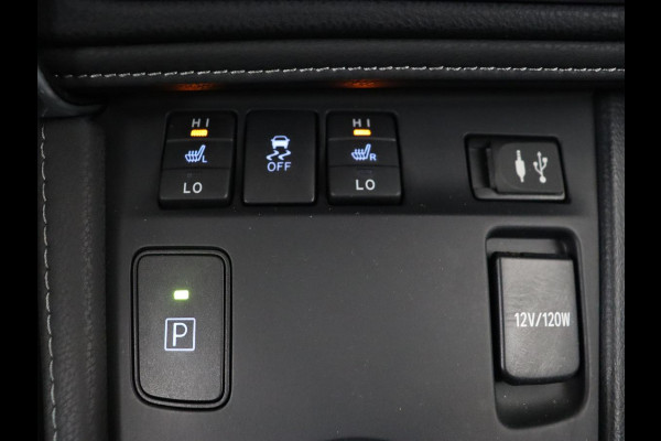 Toyota Auris 1.8 Hybrid Executive | Stoelverwarming | Trekhaak | Leder/Alcantara | Navigatie | Full LED | Park Assist | Climate control | Cruise control | Keyless | Regensensor