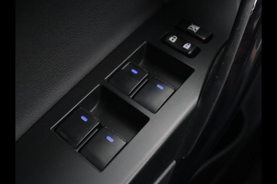 Toyota Auris 1.8 Hybrid Executive | Stoelverwarming | Trekhaak | Leder/Alcantara | Navigatie | Full LED | Park Assist | Climate control | Cruise control | Keyless | Regensensor