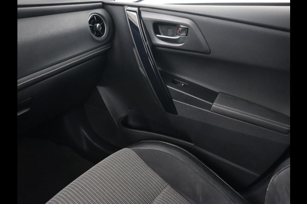 Toyota Auris 1.8 Hybrid Executive | Stoelverwarming | Trekhaak | Leder/Alcantara | Navigatie | Full LED | Park Assist | Climate control | Cruise control | Keyless | Regensensor