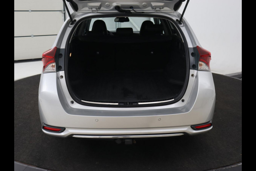 Toyota Auris 1.8 Hybrid Executive | Stoelverwarming | Trekhaak | Leder/Alcantara | Navigatie | Full LED | Park Assist | Climate control | Cruise control | Keyless | Regensensor