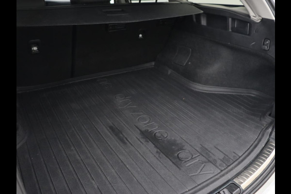 Toyota Auris 1.8 Hybrid Executive | Stoelverwarming | Trekhaak | Leder/Alcantara | Navigatie | Full LED | Park Assist | Climate control | Cruise control | Keyless | Regensensor