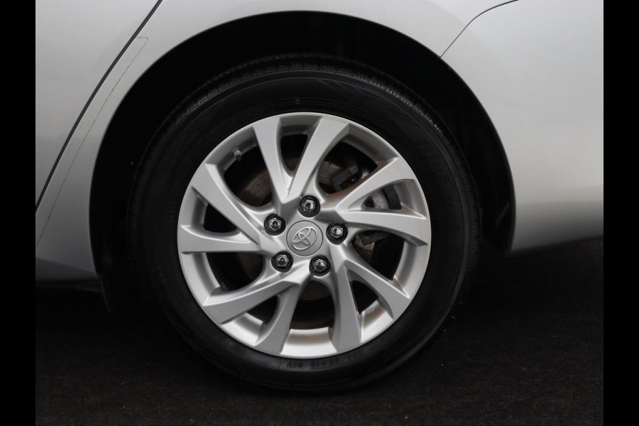Toyota Auris 1.8 Hybrid Executive | Stoelverwarming | Trekhaak | Leder/Alcantara | Navigatie | Full LED | Park Assist | Climate control | Cruise control | Keyless | Regensensor