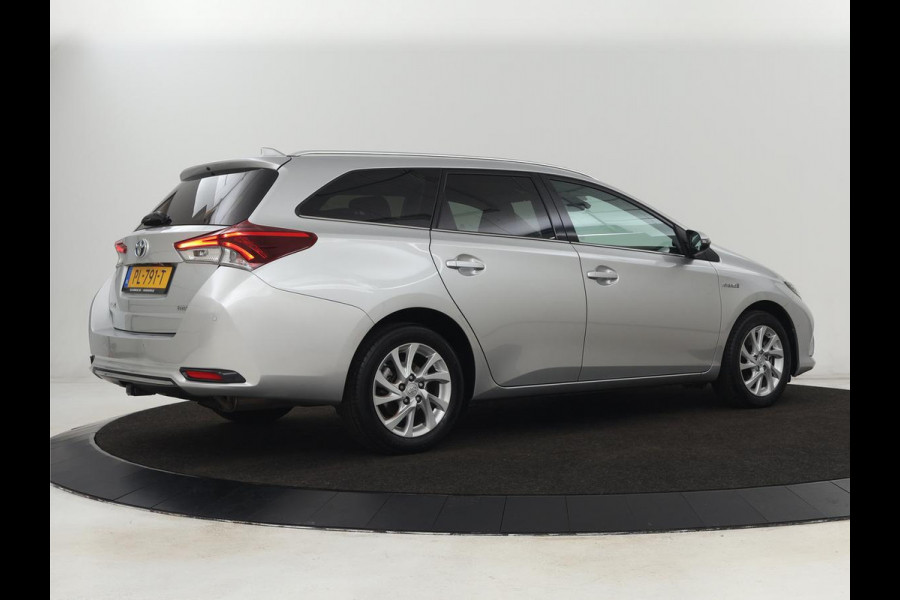 Toyota Auris 1.8 Hybrid Executive | Stoelverwarming | Trekhaak | Leder/Alcantara | Navigatie | Full LED | Park Assist | Climate control | Cruise control | Keyless | Regensensor