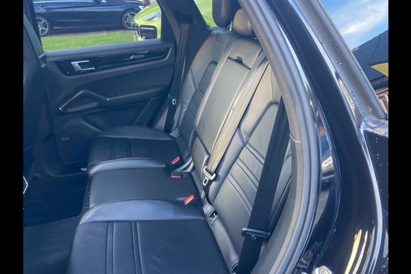 Porsche Cayenne 3.0E GTS-SEATS/SPORT-DESIGN/PANO/MATRIX/22INCH