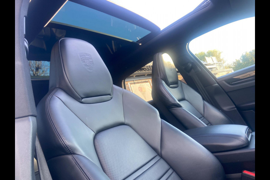 Porsche Cayenne 3.0E GTS-SEATS/SPORT-DESIGN/PANO/MATRIX/22INCH