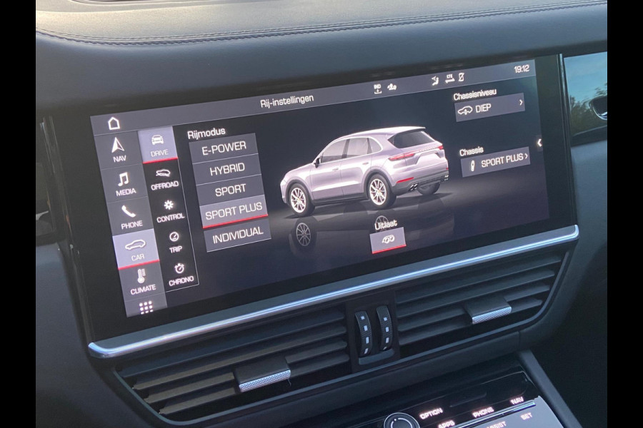 Porsche Cayenne 3.0E GTS-SEATS/SPORT-DESIGN/PANO/MATRIX/22INCH