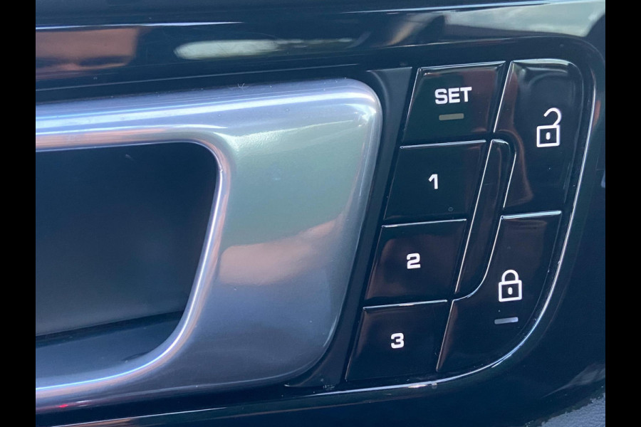 Porsche Cayenne 3.0E GTS-SEATS/SPORT-DESIGN/PANO/MATRIX/22INCH