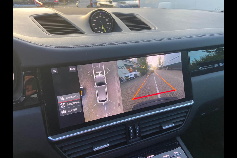 Porsche Cayenne 3.0E GTS-SEATS/SPORT-DESIGN/PANO/MATRIX/22INCH