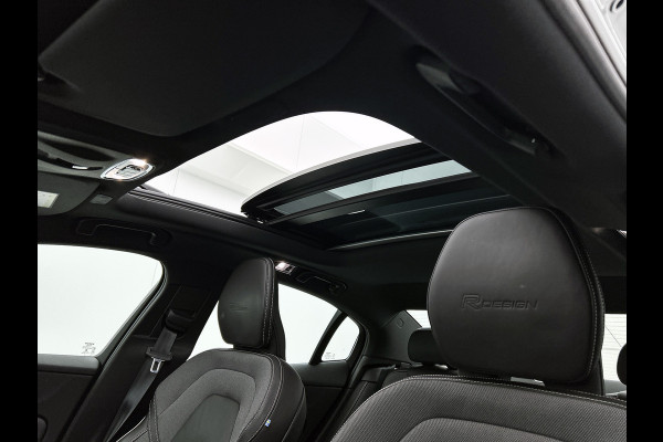 Volvo S60 2.0 T6 AWD Hybride R-Design 340PK / Navi / Cruise-adap / Harman Kardon / Lederen Int / Panorama schuifdak / Trekhaak / Carplay / Apk 04-2026
