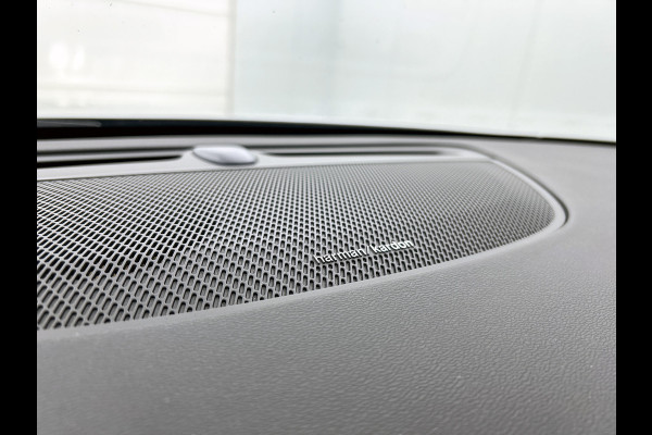 Volvo S60 2.0 T6 AWD Hybride R-Design 340PK / Navi / Cruise-adap / Harman Kardon / Lederen Int / Panorama schuifdak / Trekhaak / Carplay / Apk 04-2026