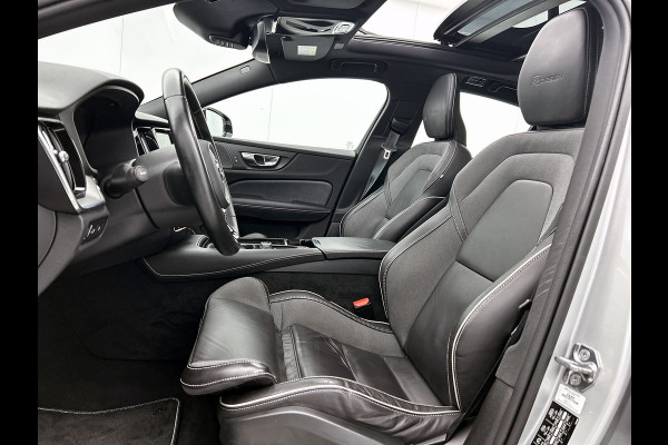 Volvo S60 2.0 T6 AWD Hybride R-Design 340PK / Navi / Cruise-adap / Harman Kardon / Lederen Int / Panorama schuifdak / Trekhaak / Carplay / Apk 04-2026