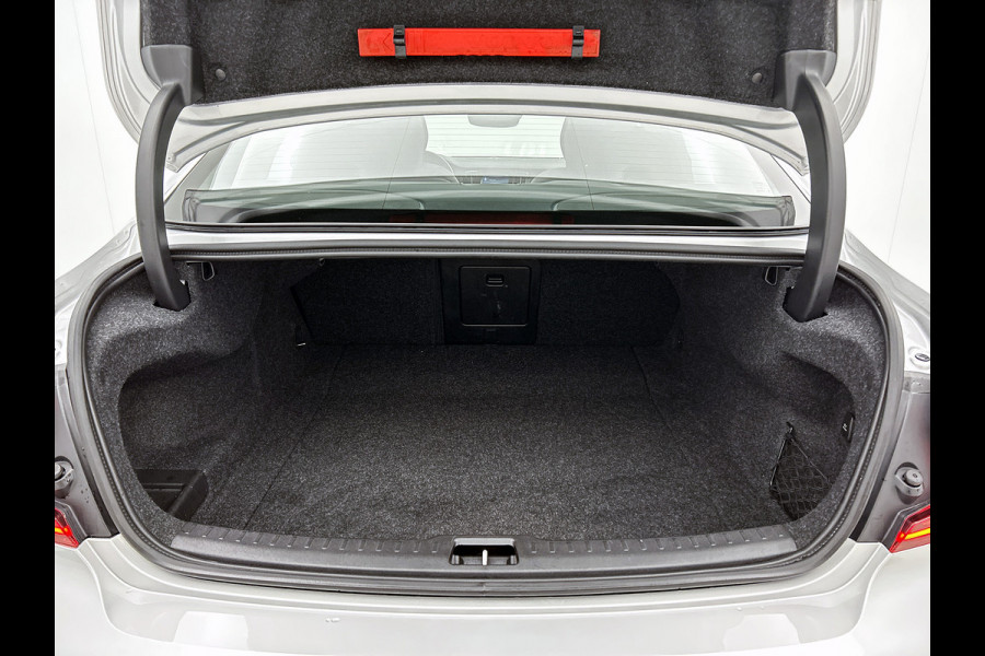 Volvo S60 2.0 T6 AWD Hybride R-Design 340PK / Navi / Cruise-adap / Harman Kardon / Lederen Int / Panorama schuifdak / Trekhaak / Carplay / Apk 04-2026