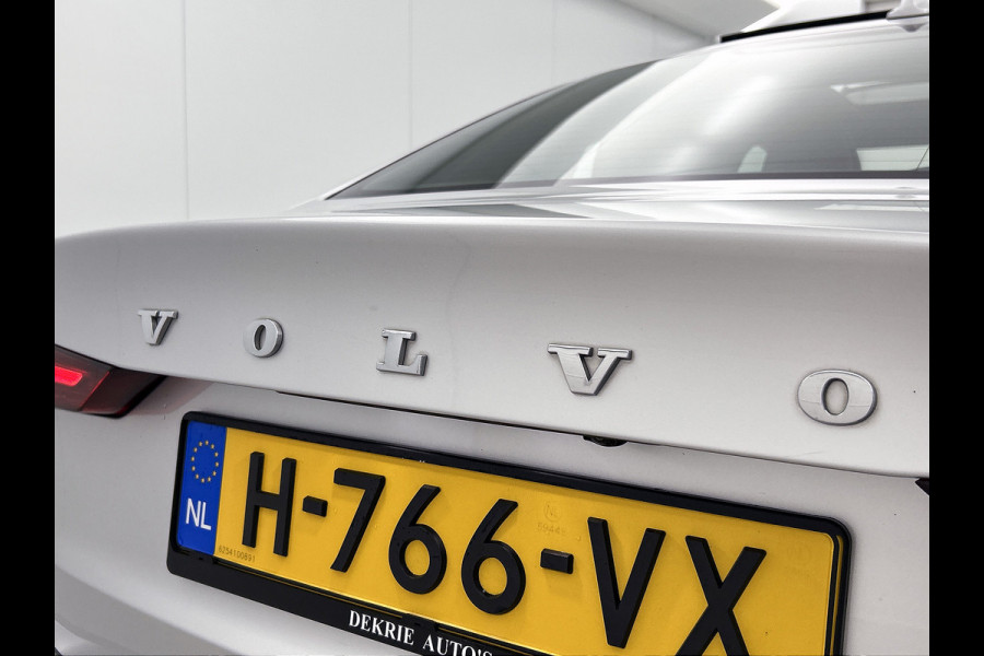 Volvo S60 2.0 T6 AWD Hybride R-Design 340PK / Navi / Cruise-adap / Harman Kardon / Lederen Int / Panorama schuifdak / Trekhaak / Carplay / Apk 04-2026