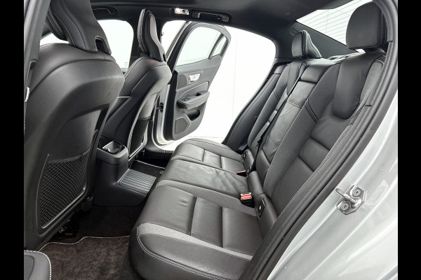 Volvo S60 2.0 T6 AWD Hybride R-Design 340PK / Navi / Cruise-adap / Harman Kardon / Lederen Int / Panorama schuifdak / Trekhaak / Carplay / Apk 04-2026