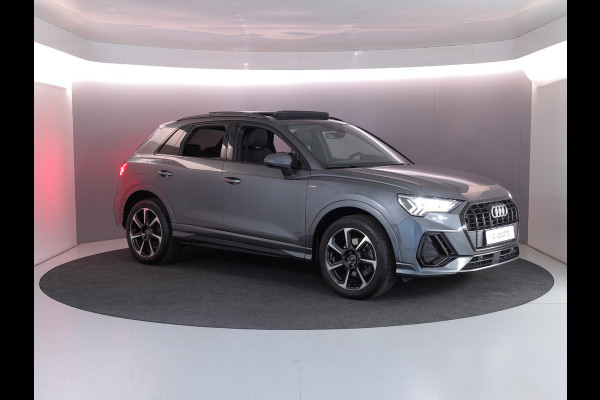 Audi Q3 45 TFSI e S edition 245 pk S-tronic | Navigatie | Panoramadak | Parkeersensoren | Achteruitrijcamera | Stoelverwarming | S-Line |
