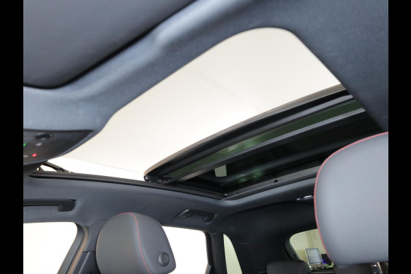 Audi Q3 45 TFSI e S edition 245 pk S-tronic | Navigatie | Panoramadak | Parkeersensoren | Achteruitrijcamera | Stoelverwarming | S-Line |