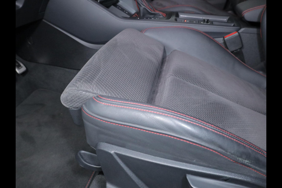 Audi Q3 45 TFSI e S edition 245 pk S-tronic | Navigatie | Panoramadak | Parkeersensoren | Achteruitrijcamera | Stoelverwarming | S-Line |