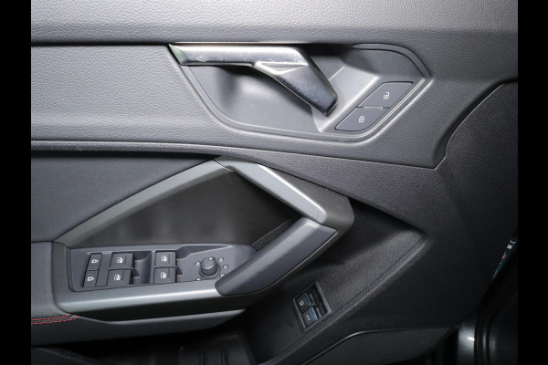 Audi Q3 45 TFSI e S edition 245 pk S-tronic | Navigatie | Panoramadak | Parkeersensoren | Achteruitrijcamera | Stoelverwarming | S-Line |