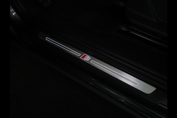 Audi Q3 45 TFSI e S edition 245 pk S-tronic | Navigatie | Panoramadak | Parkeersensoren | Achteruitrijcamera | Stoelverwarming | S-Line |