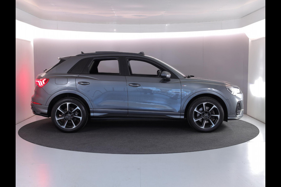 Audi Q3 45 TFSI e S edition 245 pk S-tronic | Navigatie | Panoramadak | Parkeersensoren | Achteruitrijcamera | Stoelverwarming | S-Line |