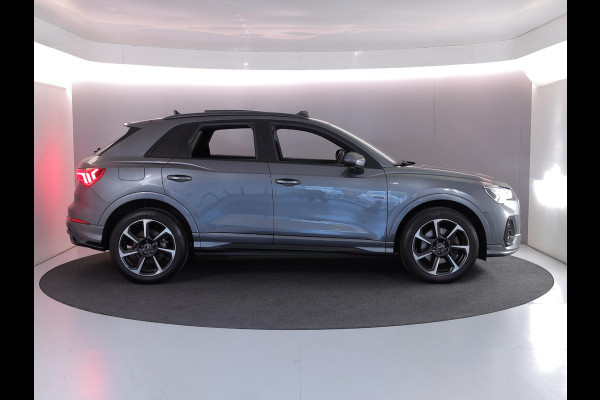 Audi Q3 45 TFSI e S edition 245 pk S-tronic | Navigatie | Panoramadak | Parkeersensoren | Achteruitrijcamera | Stoelverwarming | S-Line |