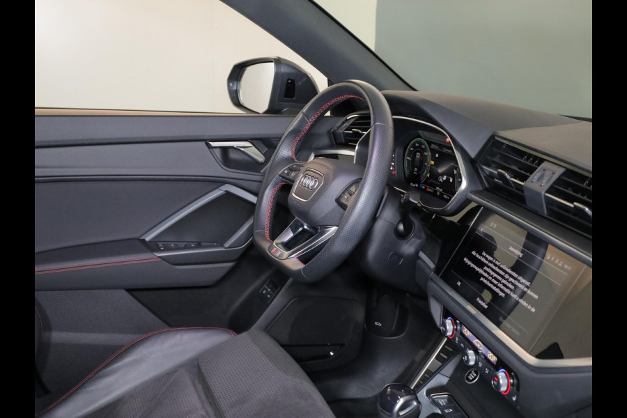 Audi Q3 45 TFSI e S edition 245 pk S-tronic | Navigatie | Panoramadak | Parkeersensoren | Achteruitrijcamera | Stoelverwarming | S-Line |