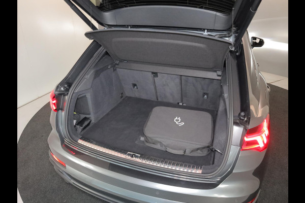 Audi Q3 45 TFSI e S edition 245 pk S-tronic | Navigatie | Panoramadak | Parkeersensoren | Achteruitrijcamera | Stoelverwarming | S-Line |