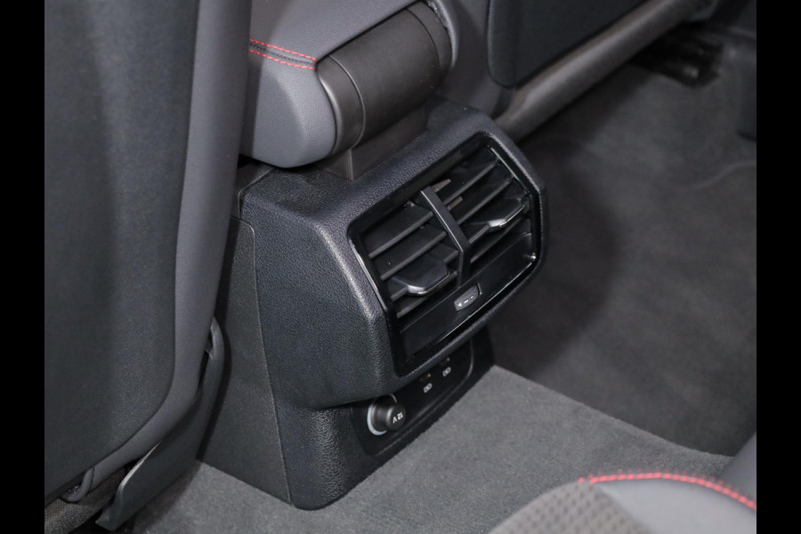 Audi Q3 45 TFSI e S edition 245 pk S-tronic | Navigatie | Panoramadak | Parkeersensoren | Achteruitrijcamera | Stoelverwarming | S-Line |