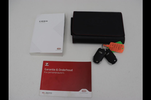 Kia Ceed 1.4 T-GDi DynamicLine | Automaat | Camera | Trekhaak | Carplay | Navigatie | Climate control | DAB | Cruise control | Parkeerhulp