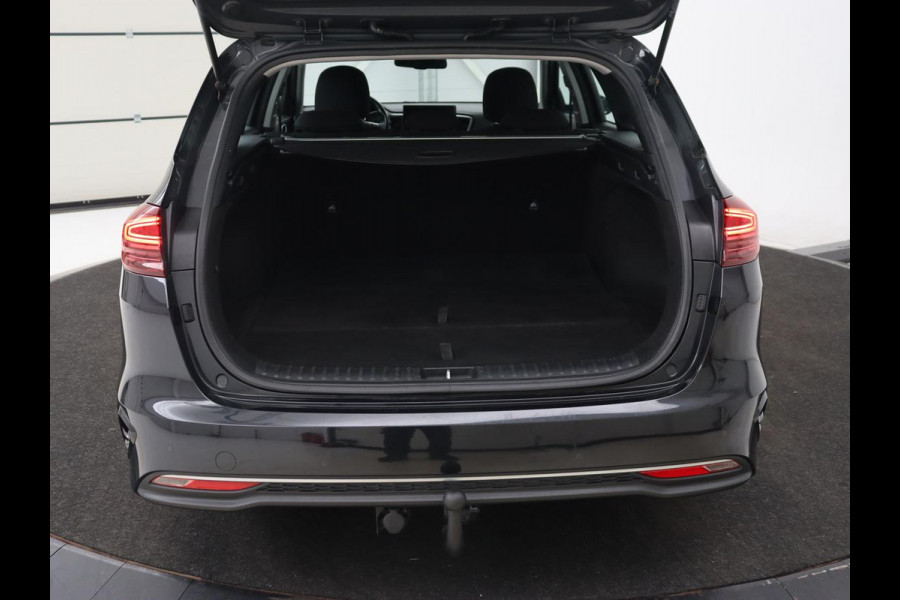 Kia Ceed 1.4 T-GDi DynamicLine | Automaat | Camera | Trekhaak | Carplay | Navigatie | Climate control | DAB | Cruise control | Parkeerhulp