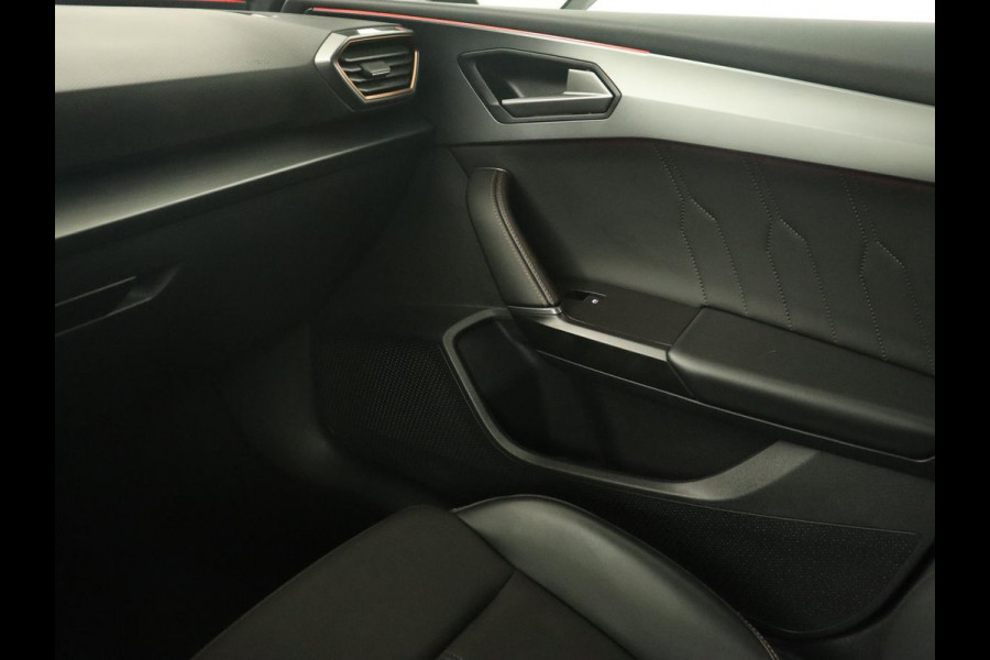 CUPRA Leon 1.4 eHybrid VZ | 245pk | Stuurverwarming | Camera | Adaptive cruise | Navigatie | Sportstoelen | Keyless | Full LED | PHEV | Plug In